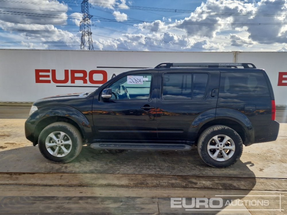 Nissan Pathfinder - Terepjáró/ SUV: 2 kép. Nissan Pathfinder - Terepjáró/ SUV: 2 kép.