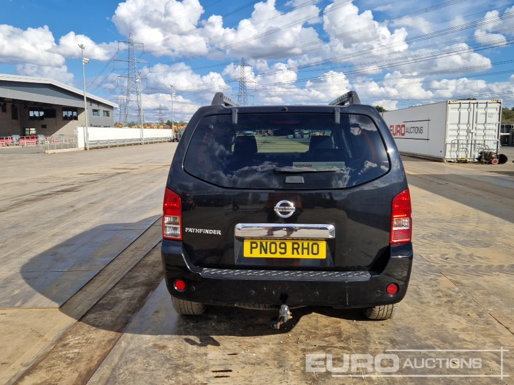 Nissan Pathfinder - Terepjáró/ SUV: 4 kép. Nissan Pathfinder - Terepjáró/ SUV: 4 kép.
