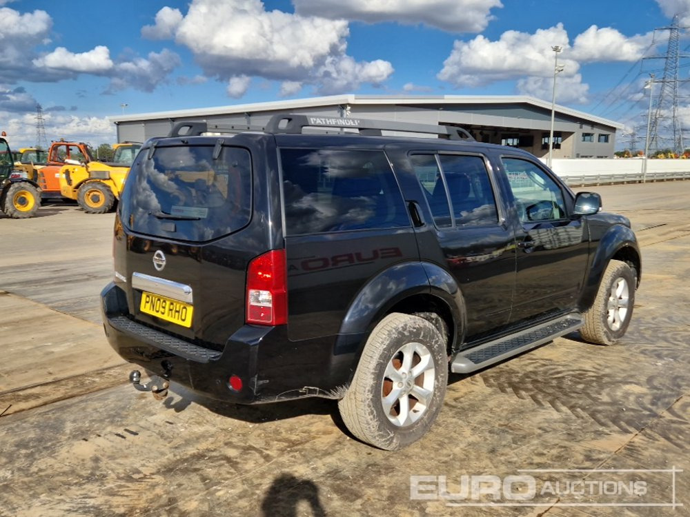 Nissan Pathfinder - Terepjáró/ SUV: 5 kép. Nissan Pathfinder - Terepjáró/ SUV: 5 kép.