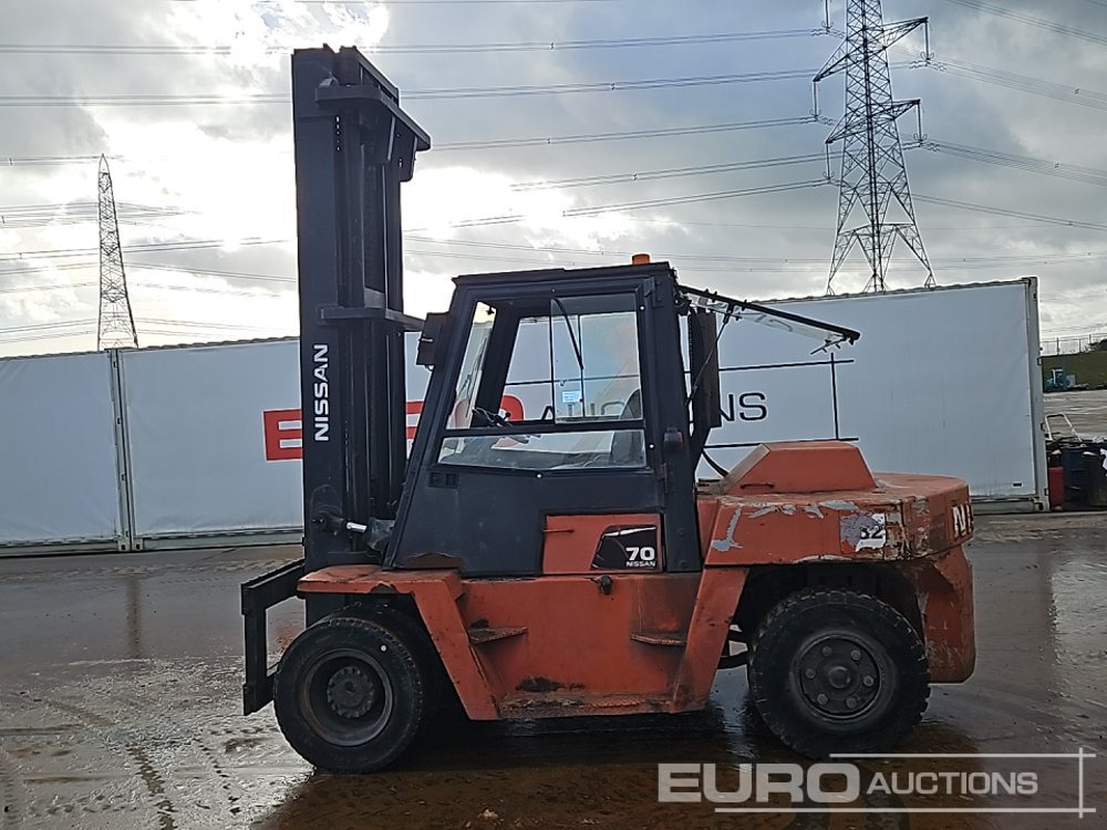 Nissan VF05-H7OU - Villás targonca: 2 kép. Nissan VF05-H7OU - Villás targonca: 2 kép.