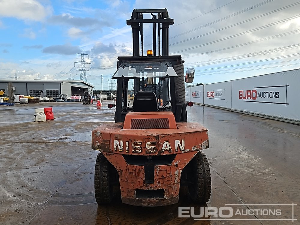 Nissan VF05-H7OU - Villás targonca: 4 kép. Nissan VF05-H7OU - Villás targonca: 4 kép.