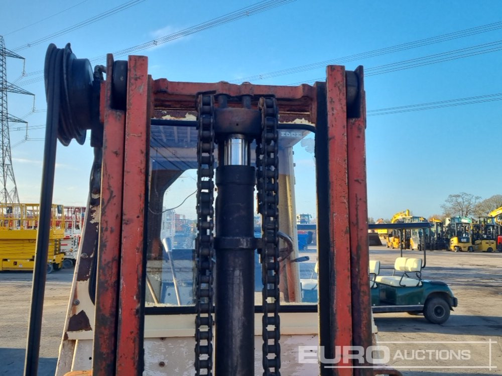 Dízel targonca Nissan YGF03A40TU: 15 kép.