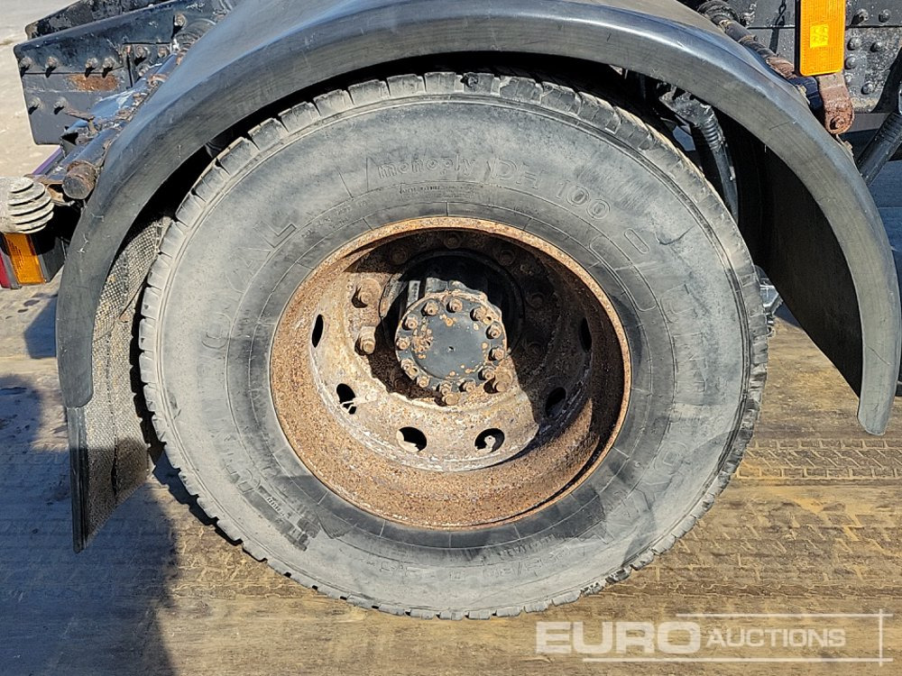 Nyergesvontató 1997 Volvo FL10: 11 kép.