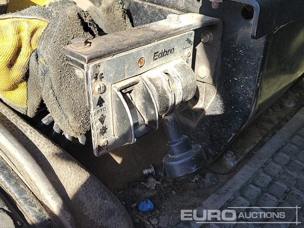 Nyergesvontató 1997 Volvo FL10: 31 kép.
