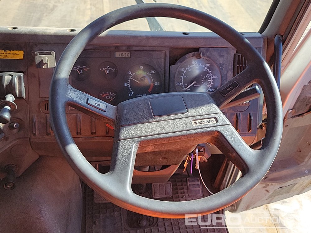 Nyergesvontató 1997 Volvo FL10: 36 kép.