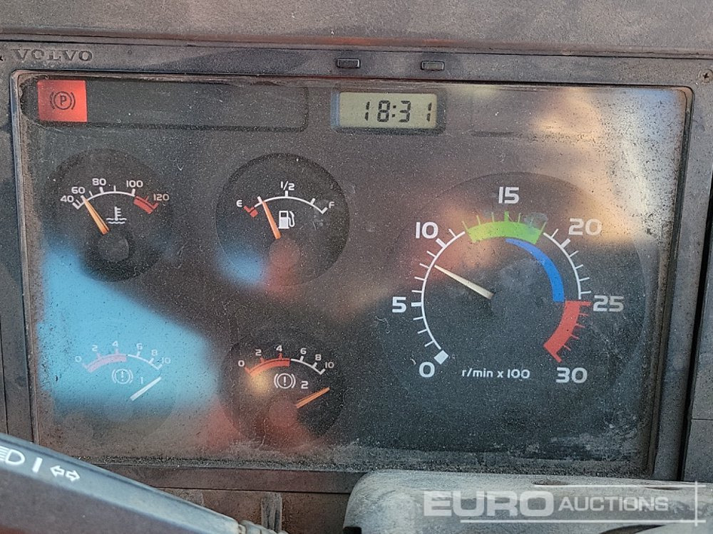 Nyergesvontató 1997 Volvo FL10: 39 kép.