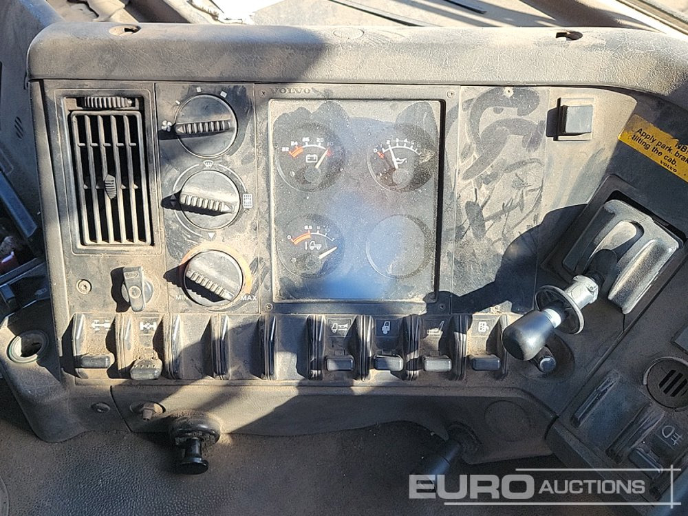 Nyergesvontató 1997 Volvo FL10: 35 kép.