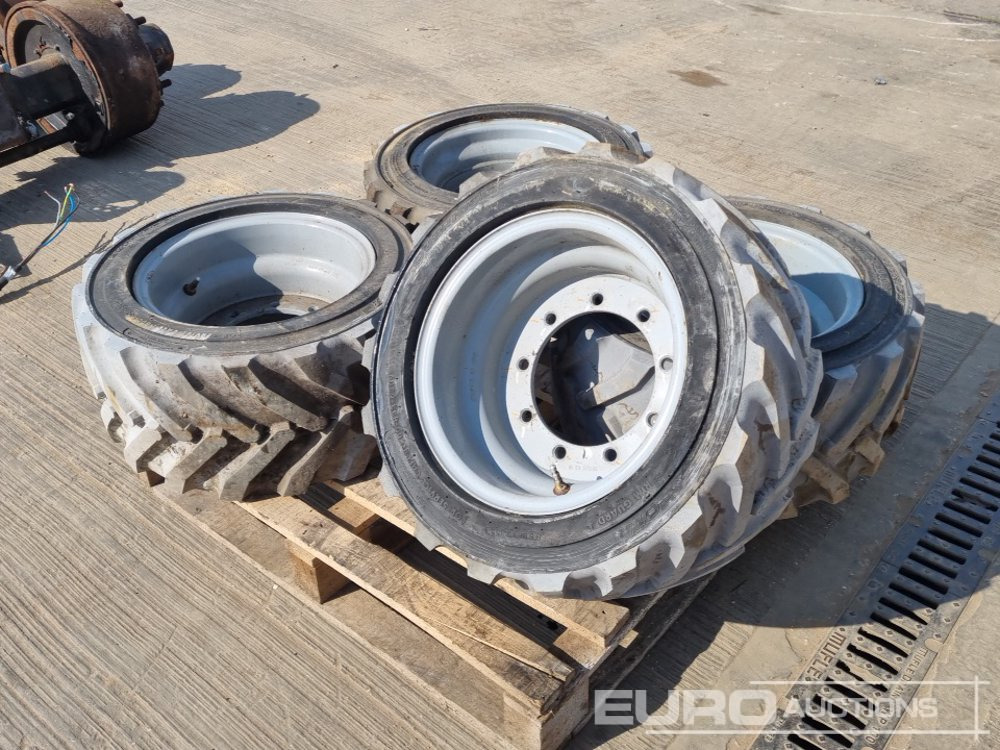 Outrigger 26x12D380 NHS Tyre & Rim (4 of) - Gumiabroncs: 5 kép. Outrigger 26x12D380 NHS Tyre & Rim (4 of) - Gumiabroncs: 5 kép.
