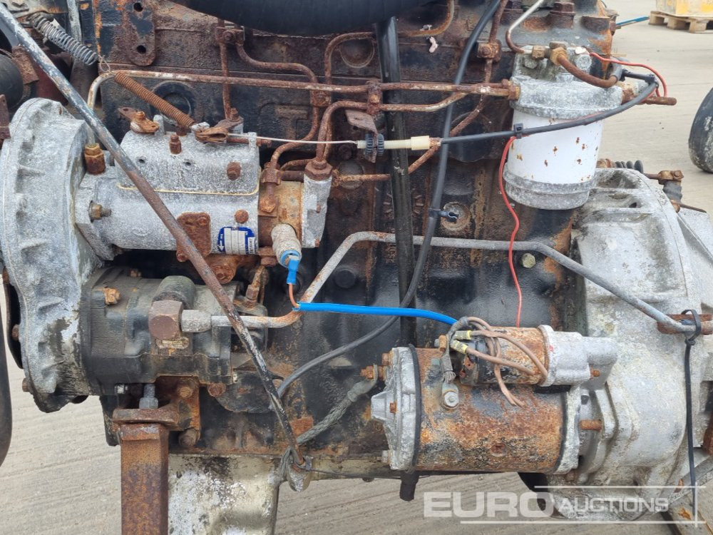 Perkins 4 Cylinder Engine, Gearbox - Motor: 5 kép. Perkins 4 Cylinder Engine, Gearbox - Motor: 5 kép.