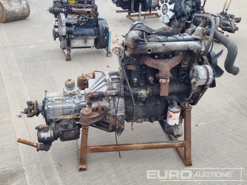 Perkins 4 Cylinder Engine, Gearbox - Motor: 1 kép. Perkins 4 Cylinder Engine, Gearbox - Motor: 1 kép.