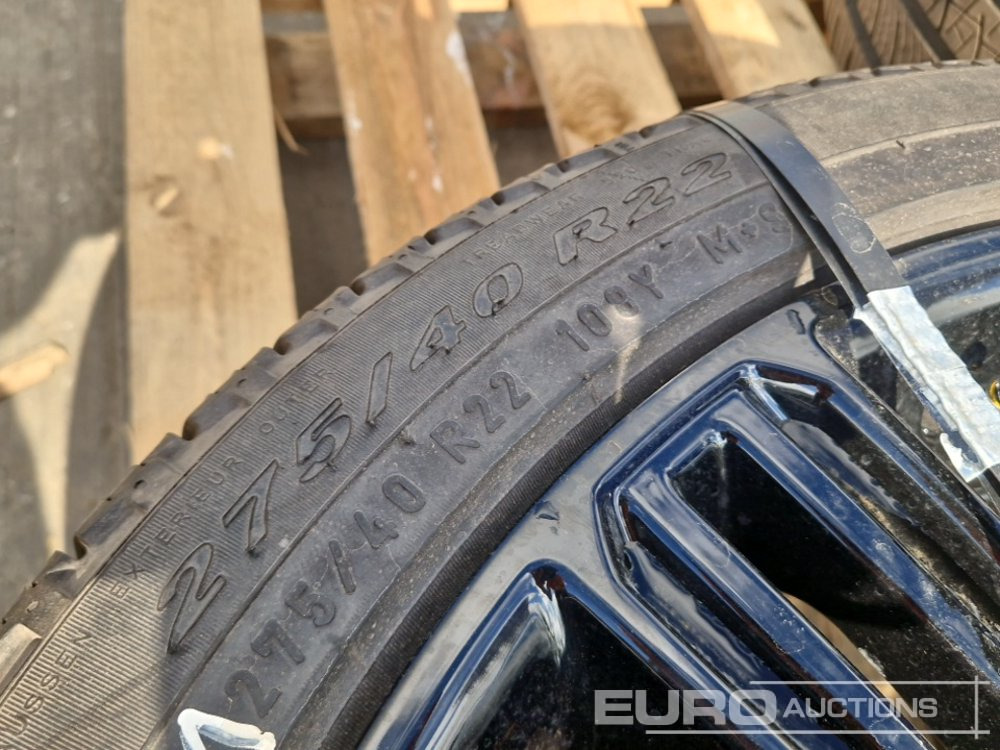 Gumiabroncs Pirelli 275/40 R22 Tyre & Rim (2 of): 7 kép.