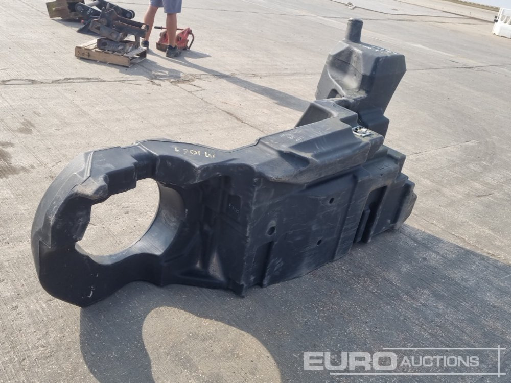 Plastic Fuel Tank to suit John Deere Tractor - Építőipari berendezések: 5 kép. Plastic Fuel Tank to suit John Deere Tractor - Építőipari berendezések: 5 kép.