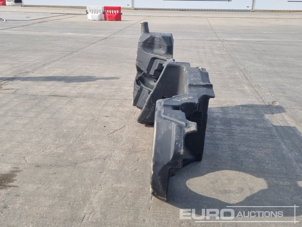 Plastic Fuel Tank to suit John Deere Tractor - Építőipari berendezések: 4 kép. Plastic Fuel Tank to suit John Deere Tractor - Építőipari berendezések: 4 kép.