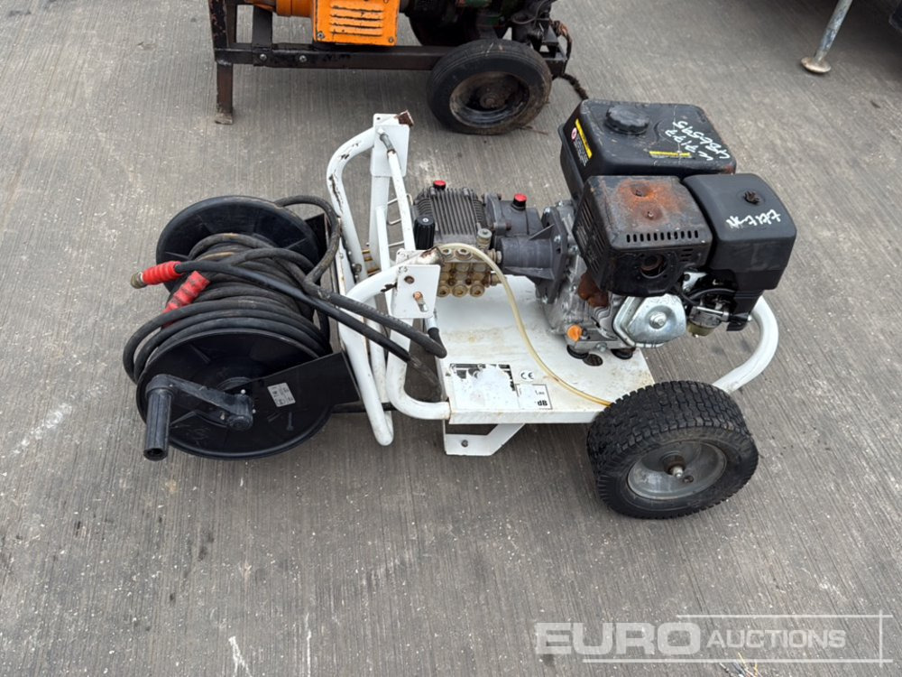 Pressure Washer, Petrol Engine - Magasnyomású mosó: 2 kép. Pressure Washer, Petrol Engine - Magasnyomású mosó: 2 kép.