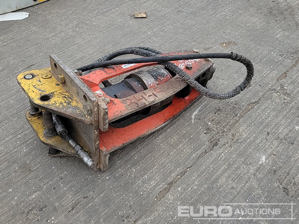 Rammer Hydraulic Breaker 30mm Pin to suit Mini Excavator - Hidraulikus törőfej: 5 kép. Rammer Hydraulic Breaker 30mm Pin to suit Mini Excavator - Hidraulikus törőfej: 5 kép.