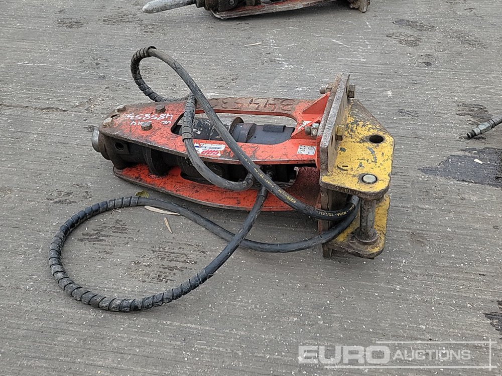 Rammer Hydraulic Breaker 30mm Pin to suit Mini Excavator - Hidraulikus törőfej: 2 kép. Rammer Hydraulic Breaker 30mm Pin to suit Mini Excavator - Hidraulikus törőfej: 2 kép.