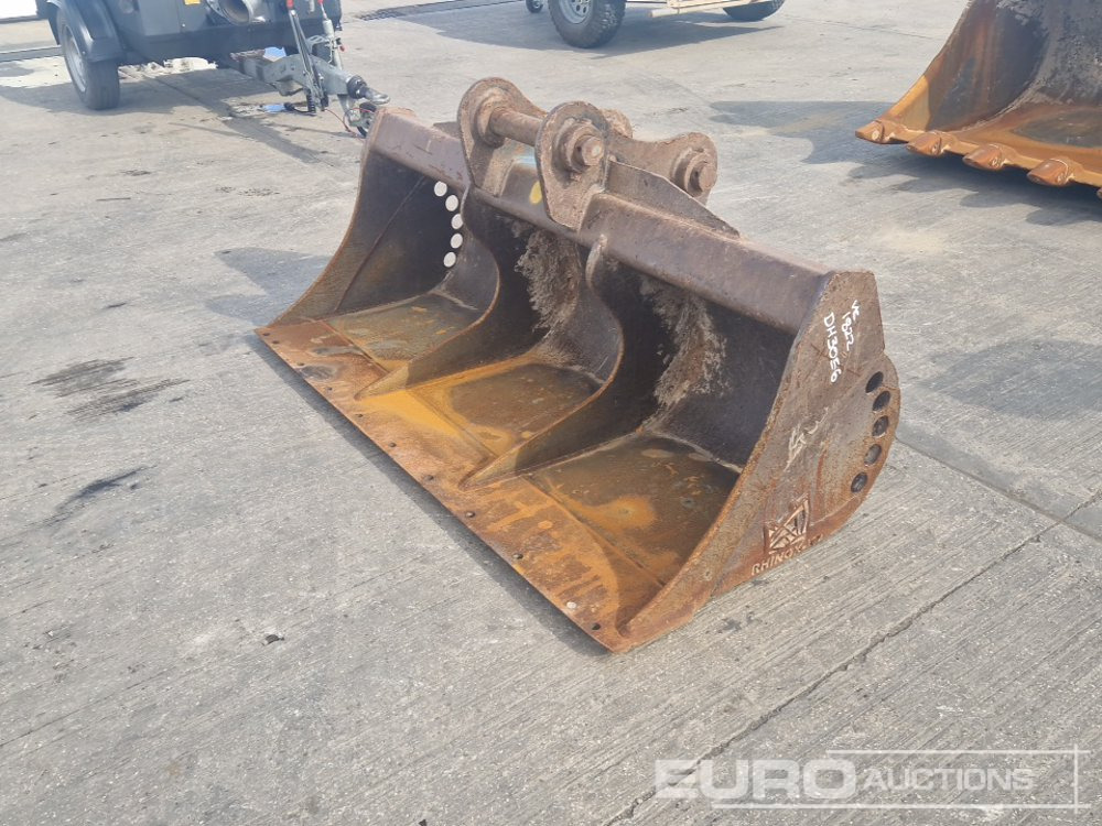 Rhinox 74" Ditching Bucket 65mm Pin to suit 13 Ton Excavator - Kanál: 1 kép. Rhinox 74" Ditching Bucket 65mm Pin to suit 13 Ton Excavator - Kanál: 1 kép.