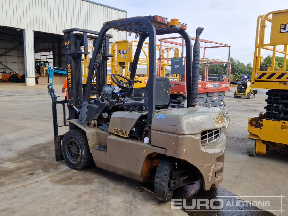 Samuk Diesel Forklift, 2 Stage Mast, Side Shift (No Steering & Hydraulic Leak) - Dízel targonca: 3 kép. Samuk Diesel Forklift, 2 Stage Mast, Side Shift (No Steering & Hydraulic Leak) - Dízel targonca: 3 kép.