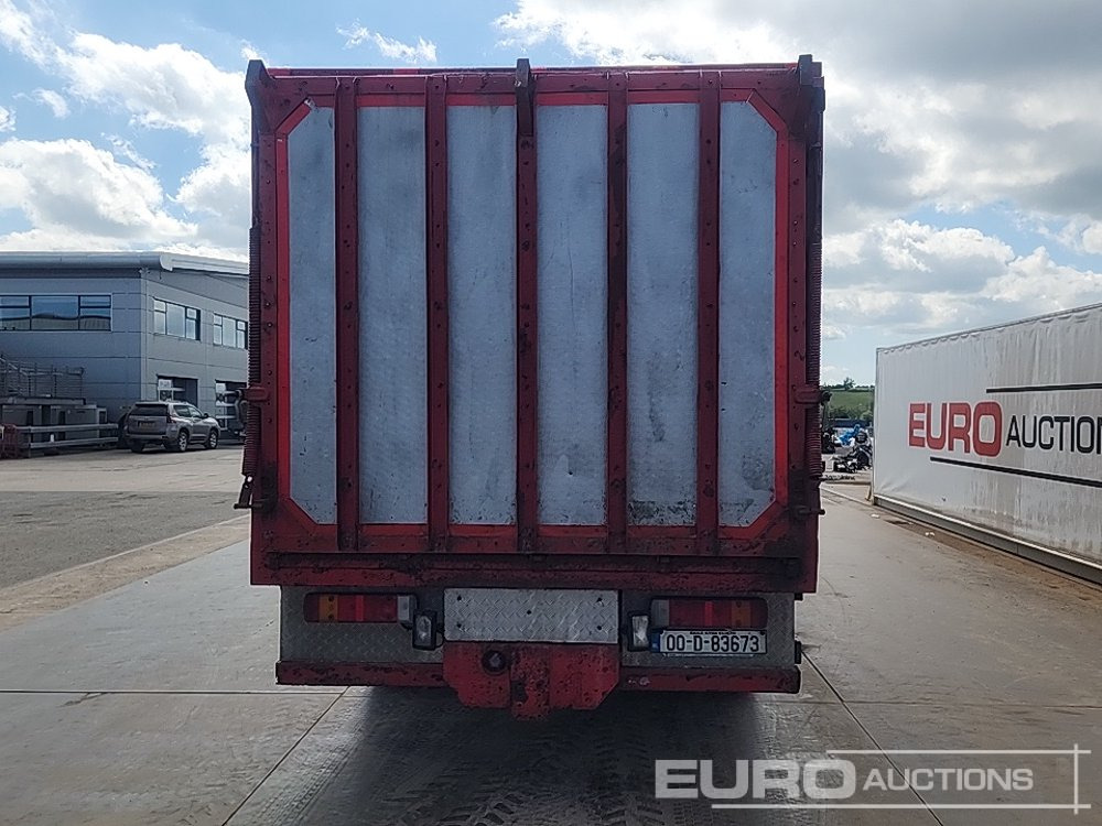 Scania 94D.220 - Állatszállító teherautó: 4 kép. Scania 94D.220 - Állatszállító teherautó: 4 kép.