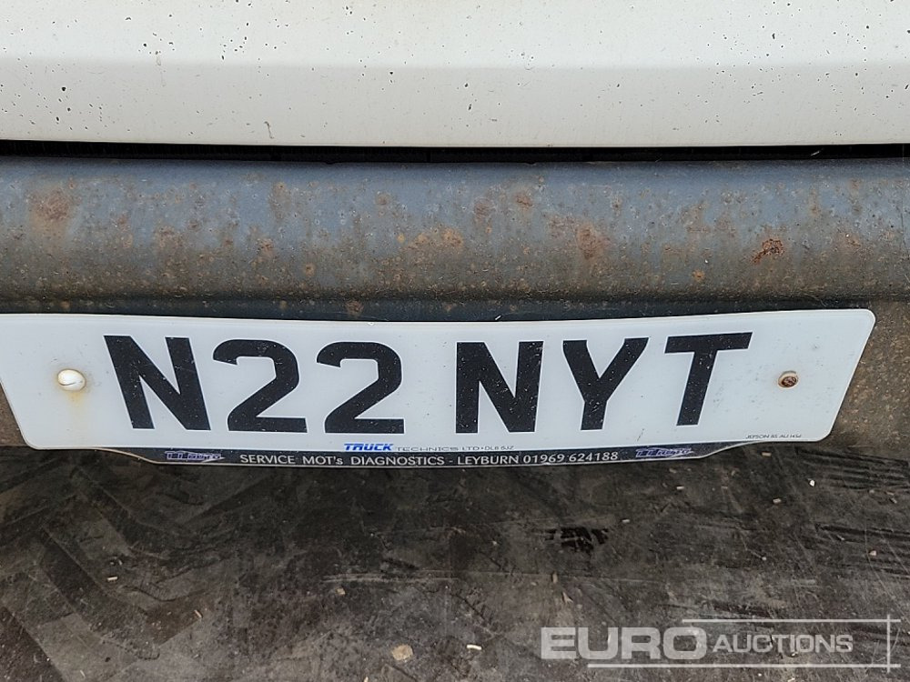 Platós teherautó Scania P230: 33 kép.