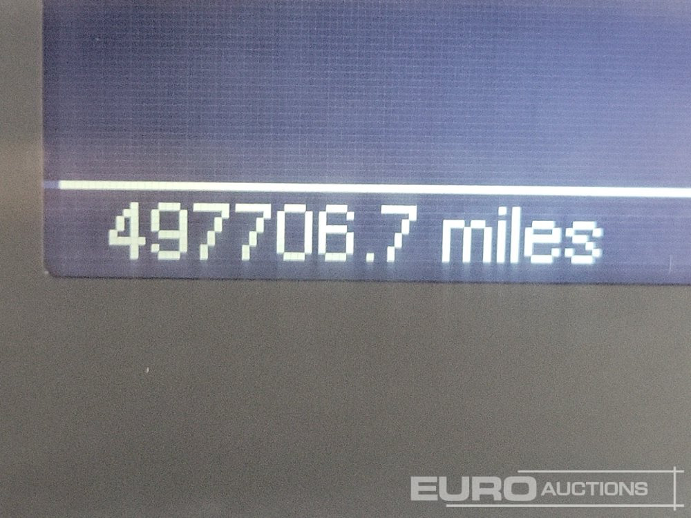 Platós teherautó Scania P230: 31 kép.