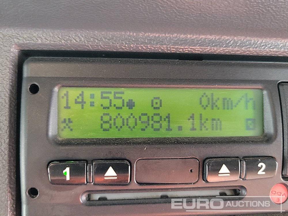 Platós teherautó Scania P230: 32 kép.
