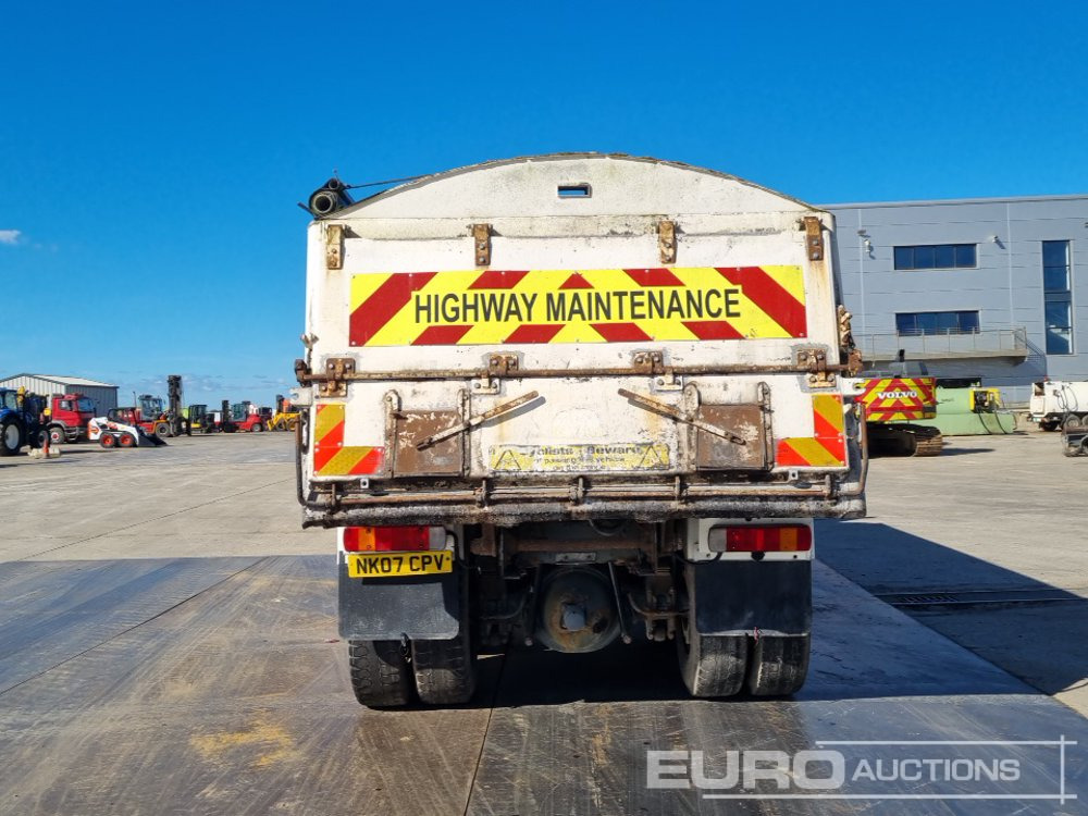 Scania P380 - Billenőplatós teherautó: 4 kép. Scania P380 - Billenőplatós teherautó: 4 kép.