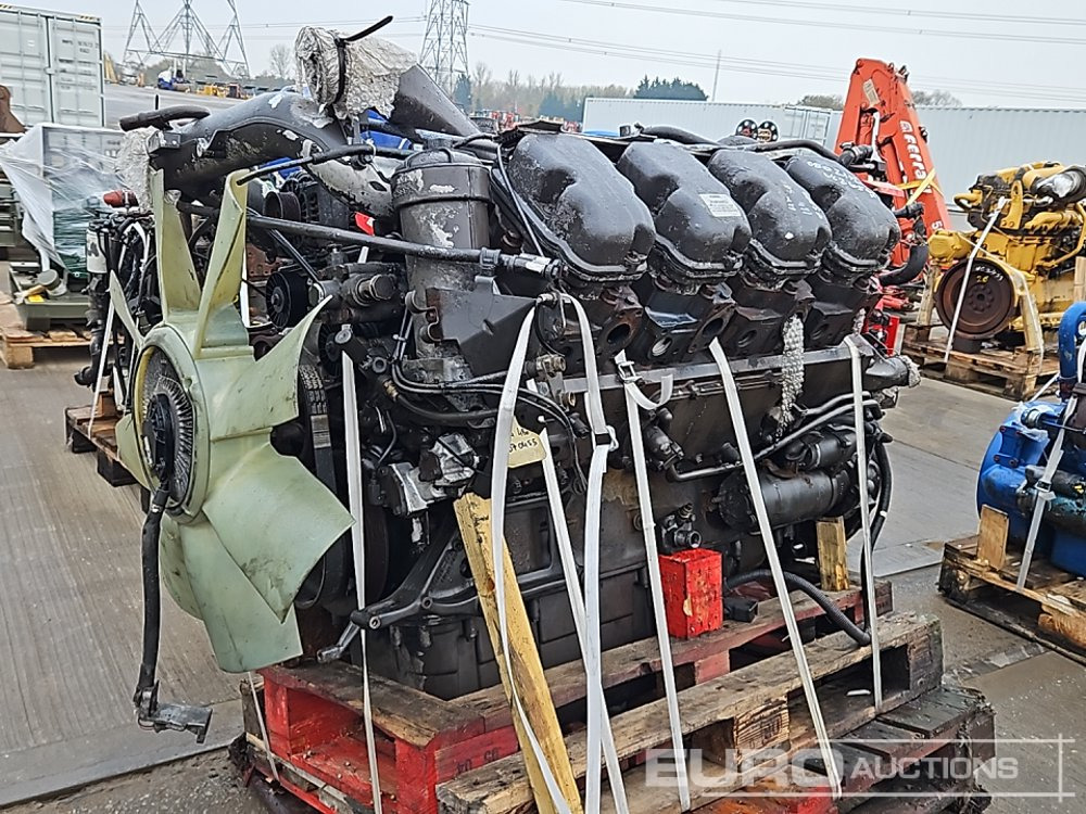 Scania V8 Engine - Motor: 3 kép. Scania V8 Engine - Motor: 3 kép.