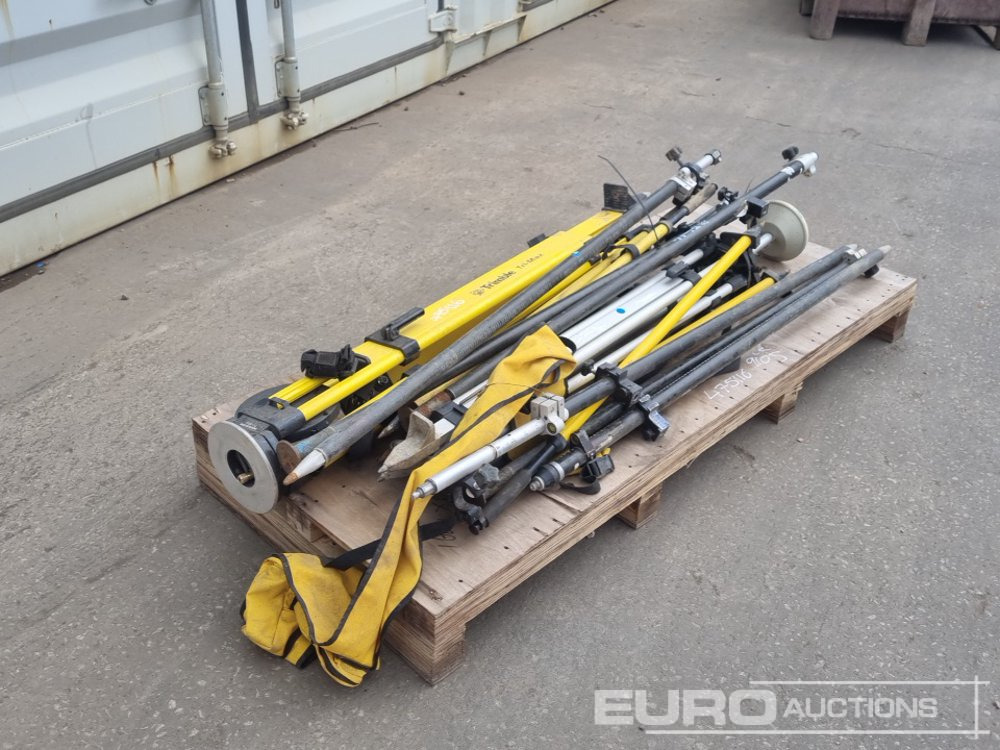 Selecion of Stands/Tripods to suit Laser Level/GPS - Építőipari berendezések: 3 kép. Selecion of Stands/Tripods to suit Laser Level/GPS - Építőipari berendezések: 3 kép.