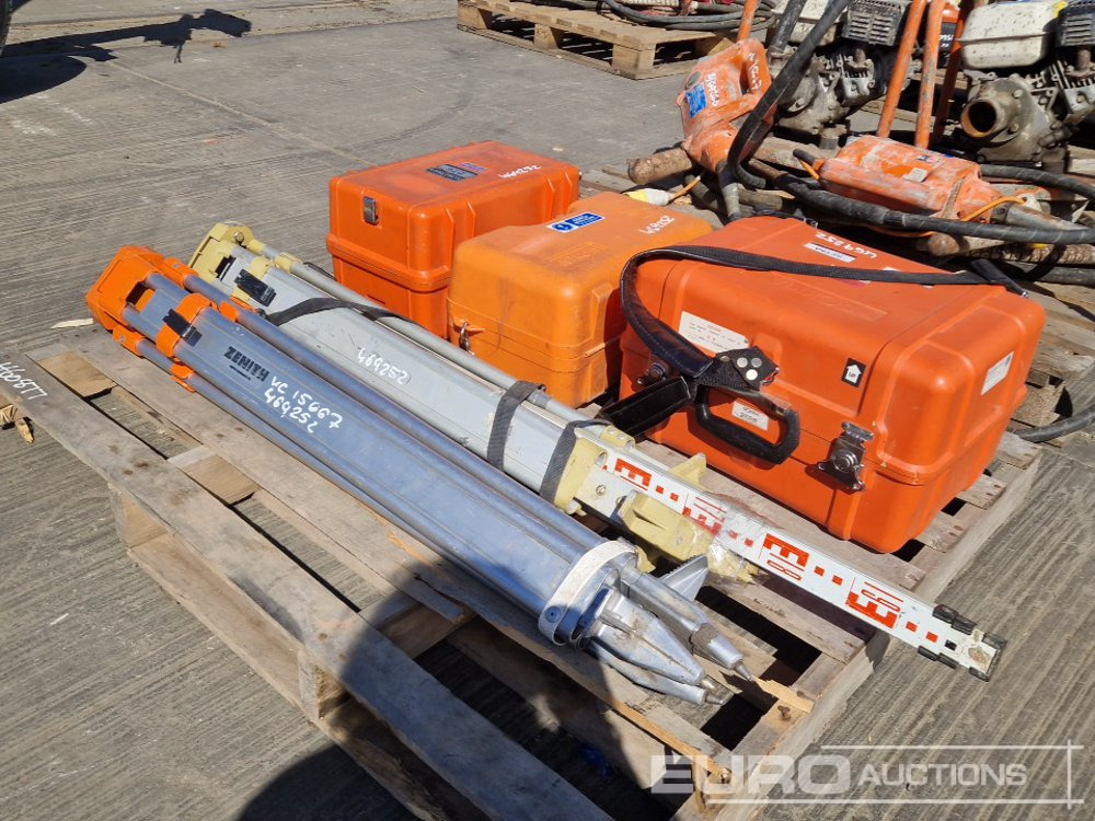 Sokkia SET5A Surveying Equipment, Nikon NE-20S Electronic Theodolite, Sokkisha DT6 Electronic Theodolite, Tripod (2 of) - Építőipari berendezések: 3 kép. Sokkia SET5A Surveying Equipment, Nikon NE-20S Electronic Theodolite, Sokkisha DT6 Electronic Theodolite, Tripod (2 of) - Építőipari berendezések: 3 kép.