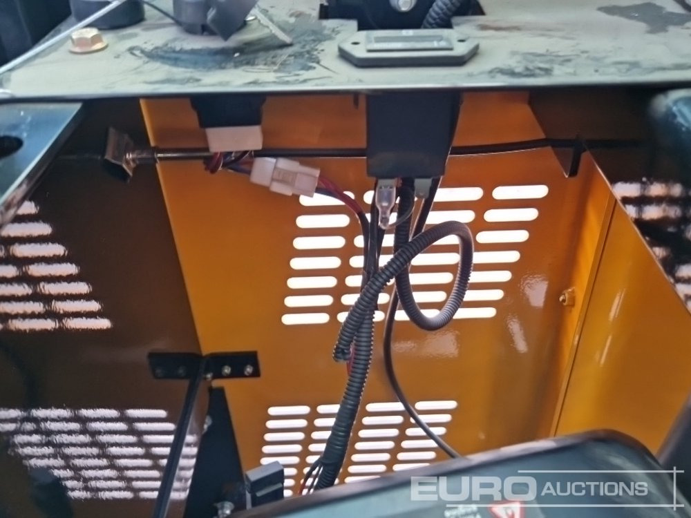 Minikotró Unused 2025 Captok CK13C: 34 kép.