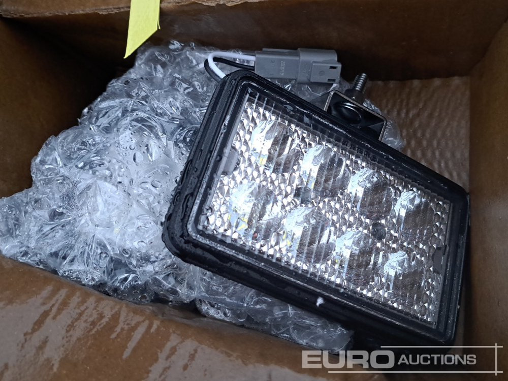 Unused 2400 Lumen LED Work Lights (300 of) - Építőipari berendezések: 5 kép. Unused 2400 Lumen LED Work Lights (300 of) - Építőipari berendezések: 5 kép.
