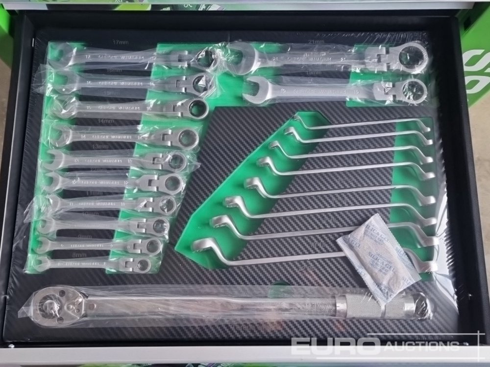 Garázs felszerelés Unused Boss Wheeled Tool Cart with 258pc Tools (Green): 16 kép.