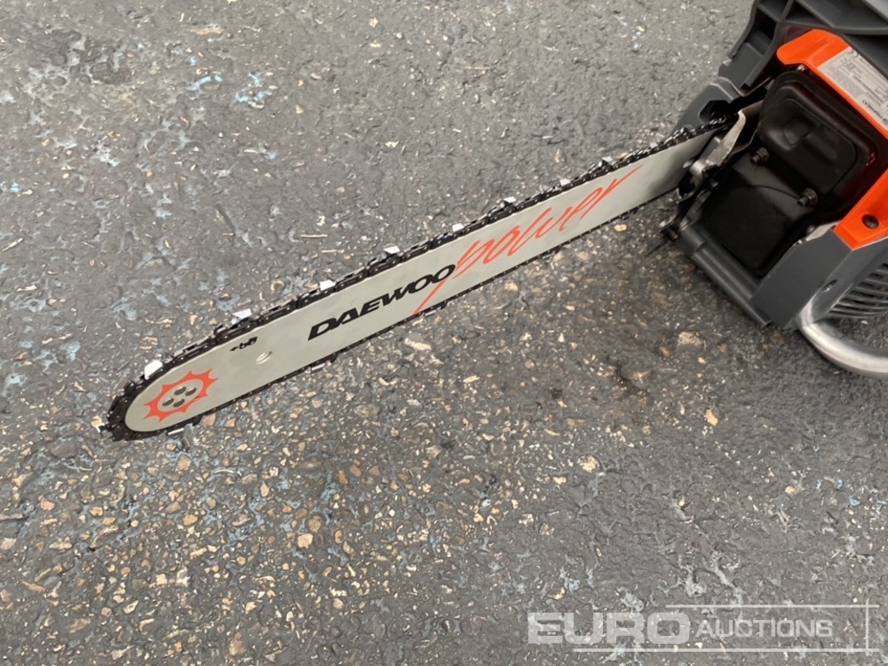 Garázs felszerelés Unused Daewoo DACS3816 37cc 16" Petrol Chainsaw (4 of): 6 kép. Garázs felszerelés Unused Daewoo DACS3816 37cc 16" Petrol Chainsaw (4 of): 6 kép.