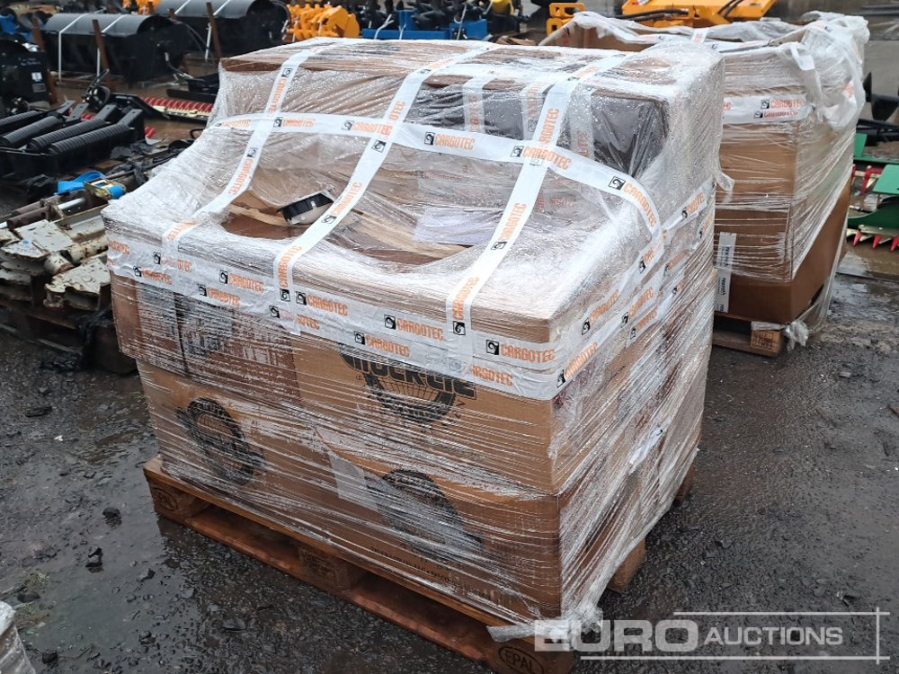 Unused Pallet of Trucklite Back Up Lights (Approx 780 of) - Építőipari berendezések: 2 kép. Unused Pallet of Trucklite Back Up Lights (Approx 780 of) - Építőipari berendezések: 2 kép.