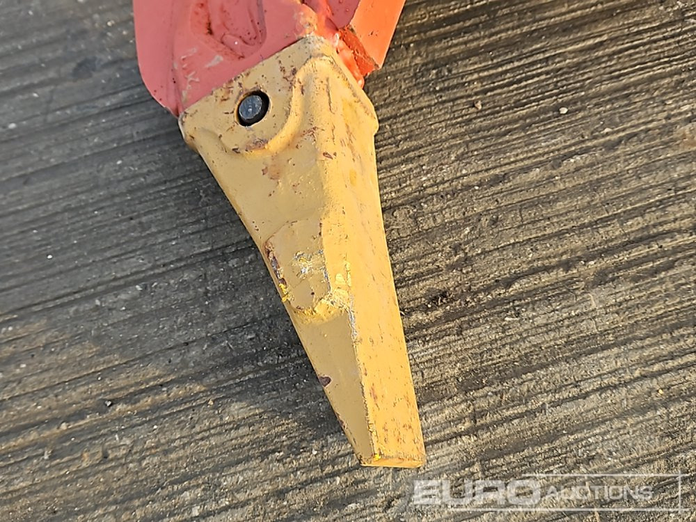 Új Kanál Unused Ripper 90mm Pin to suit 30 Ton Excavator: 9 kép. Új Kanál Unused Ripper 90mm Pin to suit 30 Ton Excavator: 9 kép.