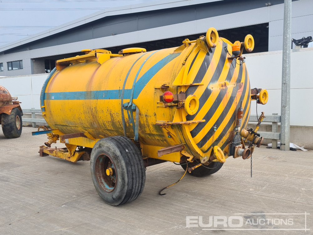 Vallely Single Axle Sprung Drawbar Vacuum Slurry Tanker (Axle Detached, Lift Only) - Mezőgazdasági pótkocsi: 3 kép. Vallely Single Axle Sprung Drawbar Vacuum Slurry Tanker (Axle Detached, Lift Only) - Mezőgazdasági pótkocsi: 3 kép.