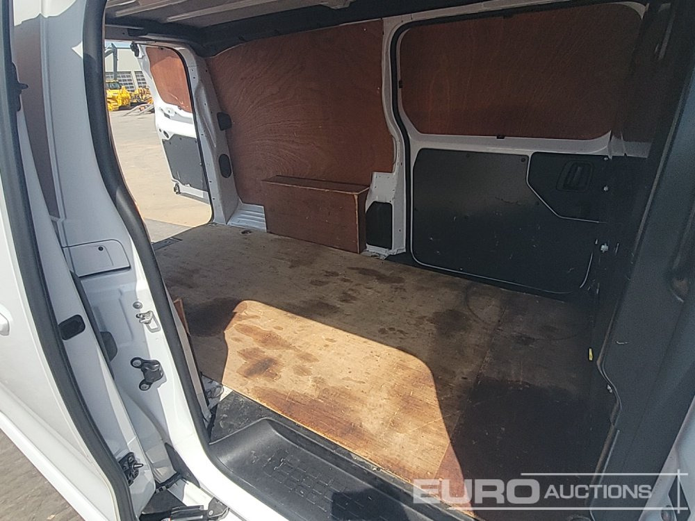 Kis furgon Vauxhall Vivaro: 13 kép.