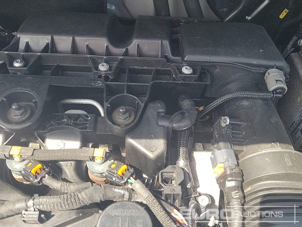 Kis furgon Vauxhall Vivaro: 22 kép.