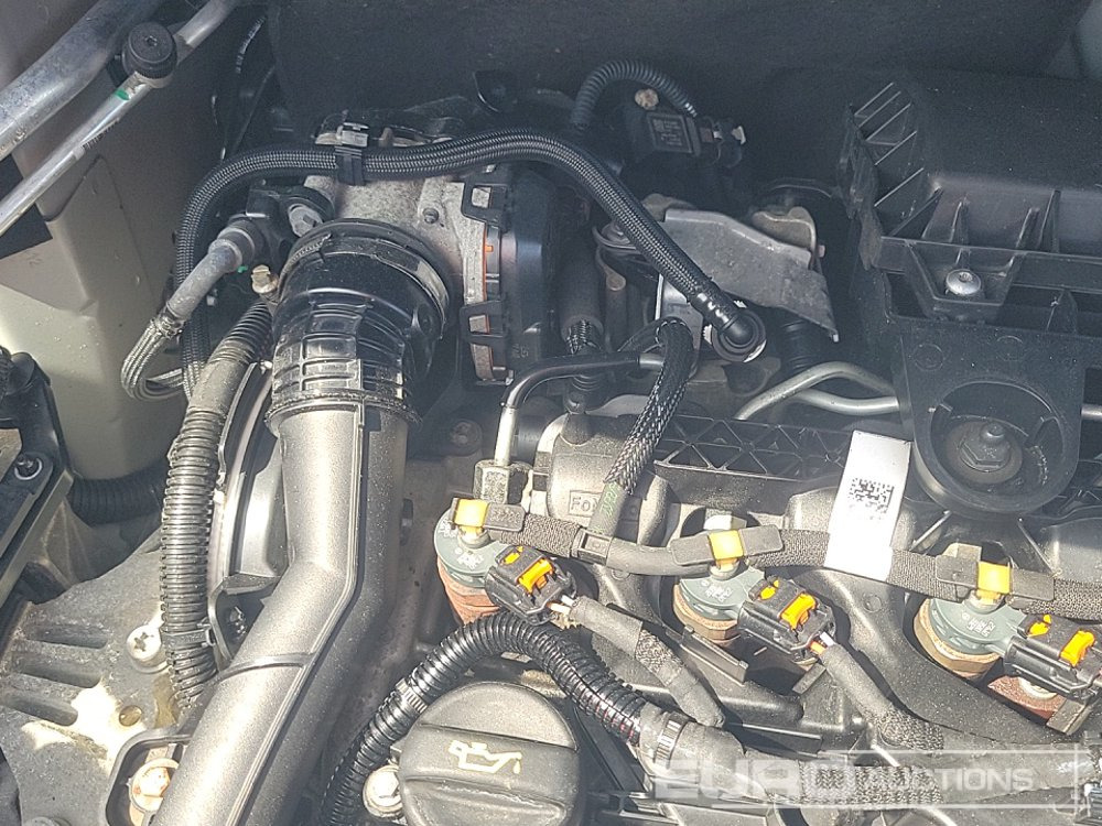 Kis furgon Vauxhall Vivaro: 23 kép.