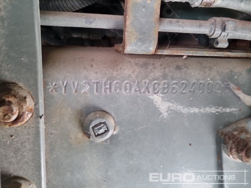 Tartályos teherautó Volvo FL290: 48 kép.