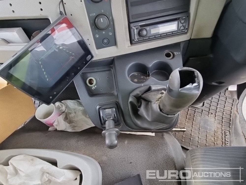 Tartályos teherautó Volvo FL290: 38 kép.