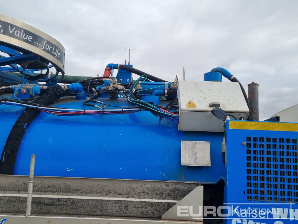 Tartályos teherautó Volvo FL290: 15 kép.