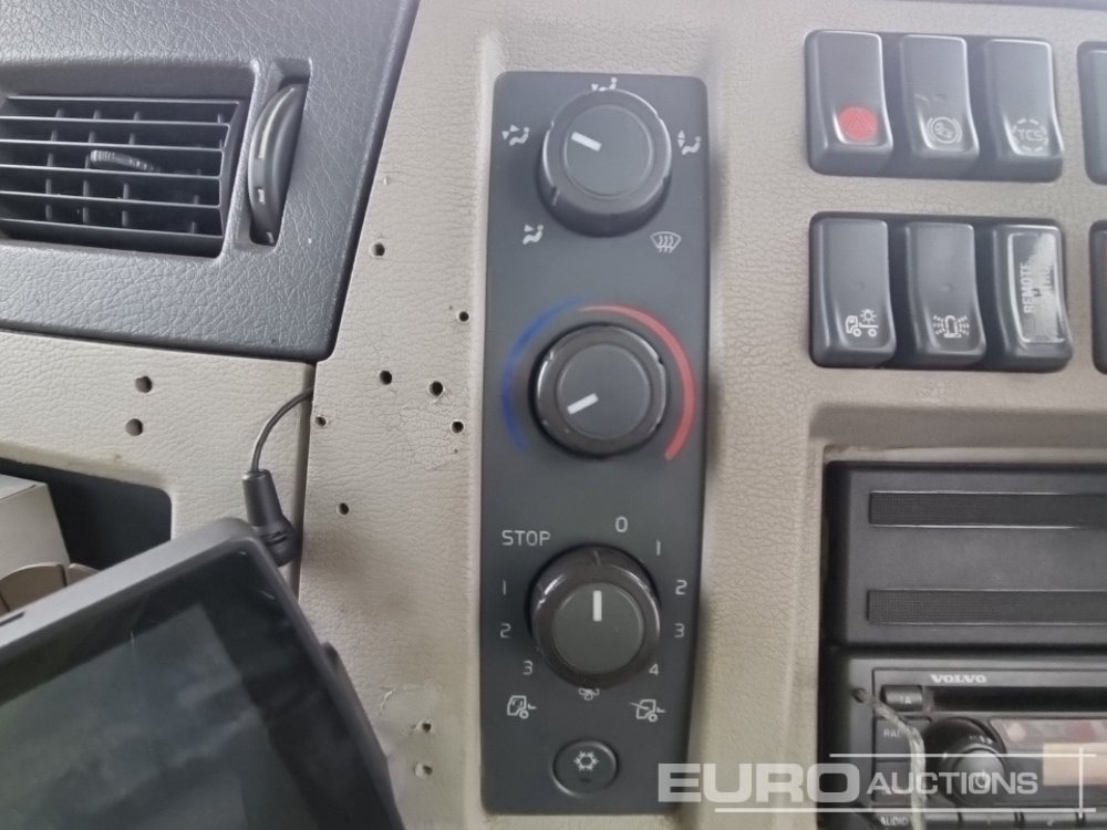 Tartályos teherautó Volvo FL290: 35 kép.