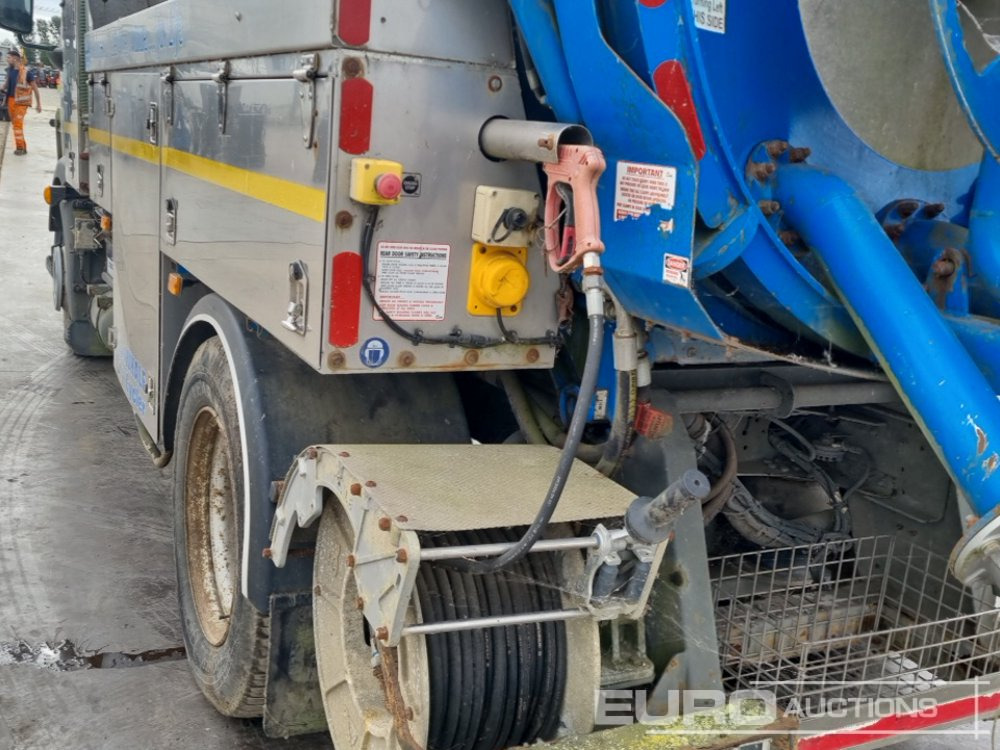 Tartályos teherautó Volvo FL290: 20 kép.