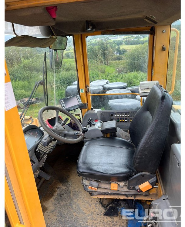 Volvo L150E - Gumikerekes homlokrakodó: 3 kép. Volvo L150E - Gumikerekes homlokrakodó: 3 kép.