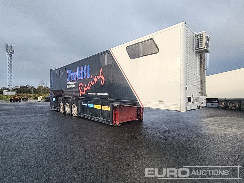 Félpótkocsi dobozos Wilson Tri Axle Double Deck Motor Sport Stepframe Trailer, Kitchen, Shower, Bedrooms, Garage: 7 kép. Félpótkocsi dobozos Wilson Tri Axle Double Deck Motor Sport Stepframe Trailer, Kitchen, Shower, Bedrooms, Garage: 7 kép.