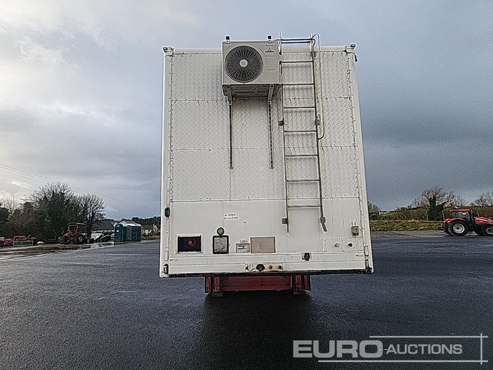 Félpótkocsi dobozos Wilson Tri Axle Double Deck Motor Sport Stepframe Trailer, Kitchen, Shower, Bedrooms, Garage: 8 kép. Félpótkocsi dobozos Wilson Tri Axle Double Deck Motor Sport Stepframe Trailer, Kitchen, Shower, Bedrooms, Garage: 8 kép.