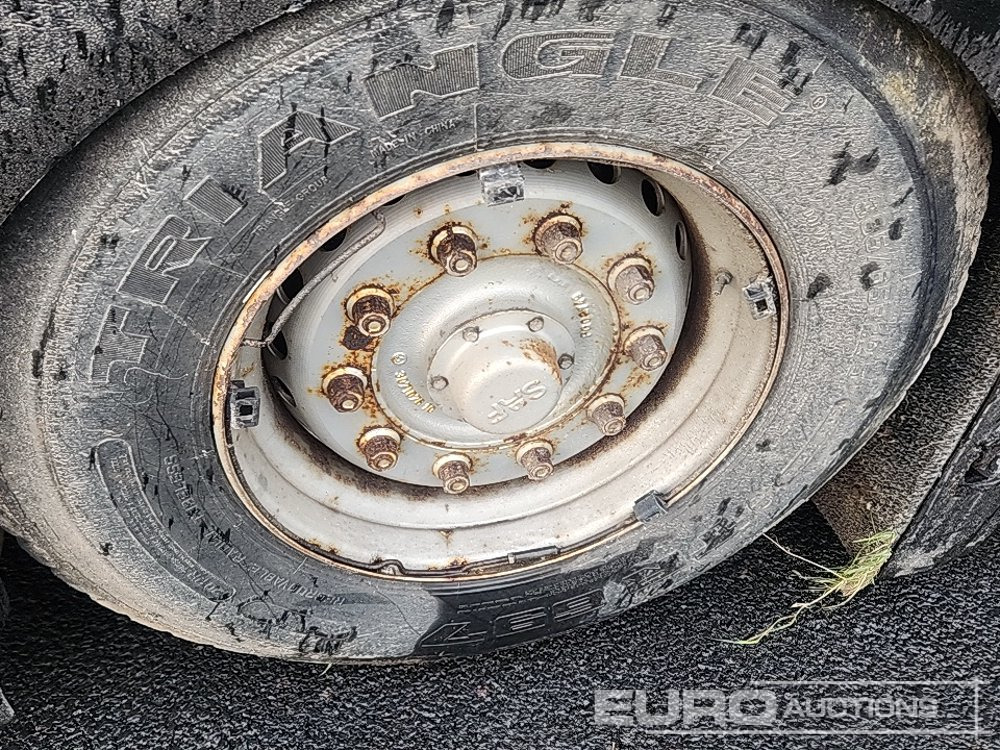 Félpótkocsi dobozos Wilson Tri Axle Double Deck Motor Sport Stepframe Trailer, Kitchen, Shower, Bedrooms, Garage: 9 kép. Félpótkocsi dobozos Wilson Tri Axle Double Deck Motor Sport Stepframe Trailer, Kitchen, Shower, Bedrooms, Garage: 9 kép.