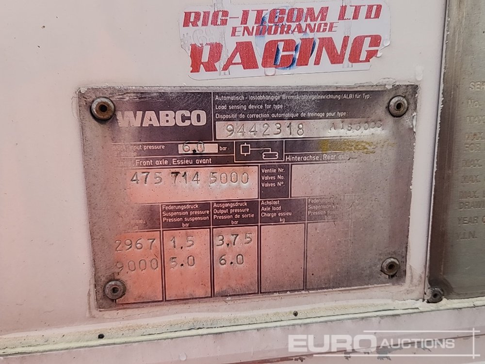 Félpótkocsi dobozos Wilson Tri Axle Double Deck Motor Sport Stepframe Trailer, Kitchen, Shower, Bedrooms, Garage: 40 kép. Félpótkocsi dobozos Wilson Tri Axle Double Deck Motor Sport Stepframe Trailer, Kitchen, Shower, Bedrooms, Garage: 40 kép.